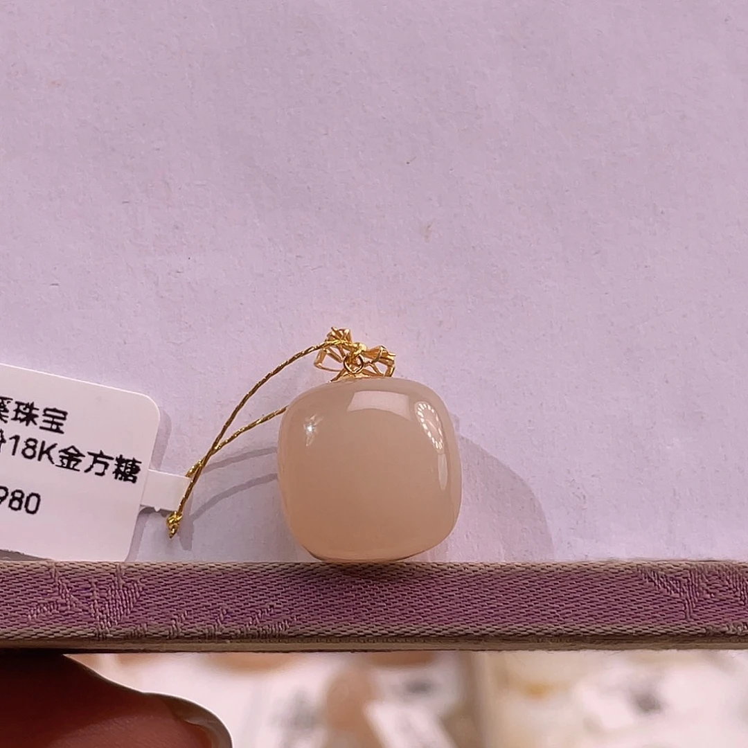 吊坠(不含链)18K金镶嵌和田玉藕粉红粉方糖