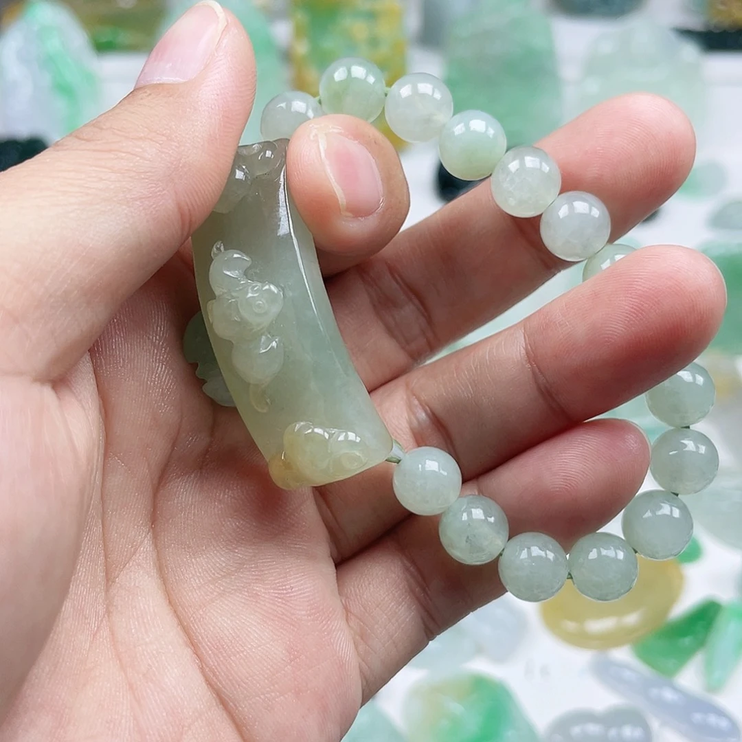 翡翠颈饰未镶嵌江*魚手牌