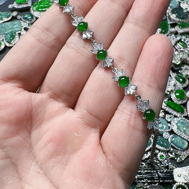 翡翠颈饰未镶嵌天然A货翡翠放漏