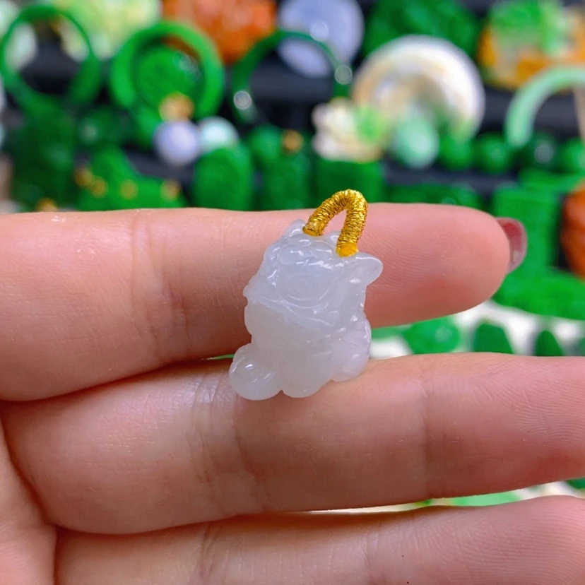 【闪购商品】翡翠未镶嵌颈饰吊坠