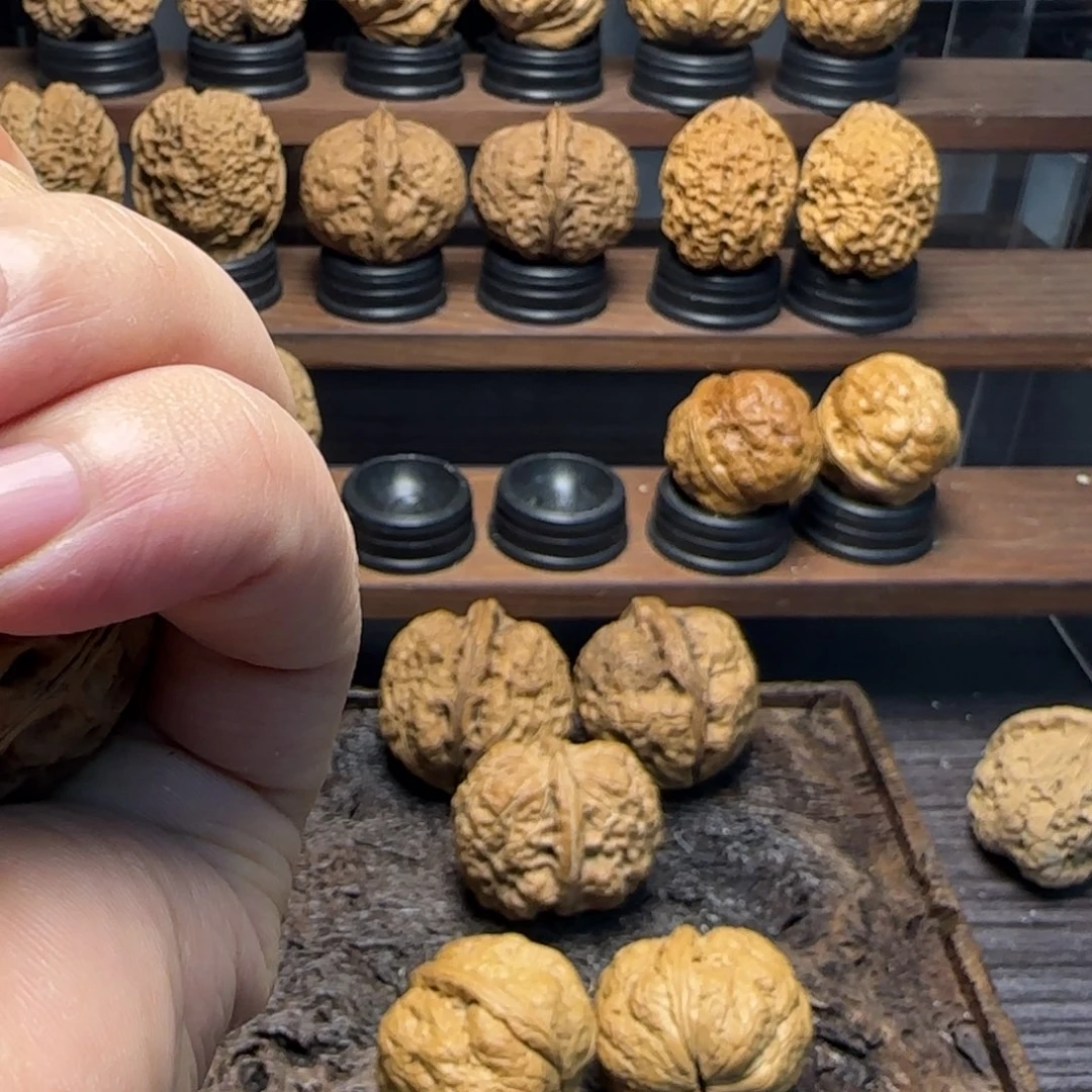 文玩核桃把件玉玲珑