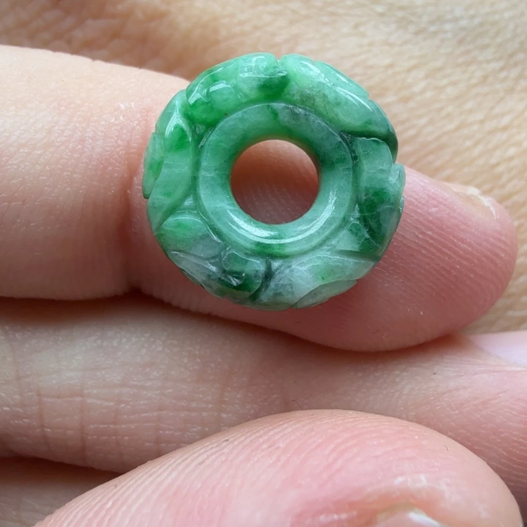 翡翠未镶嵌颈饰46