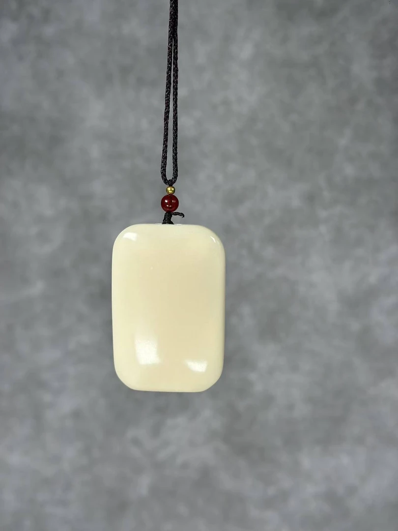 无事牌-精工高抛，象牙果，创意礼品赠送脖挂一条