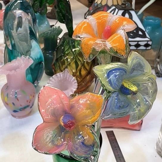 琉璃花瓶高45厘米宽9厘米