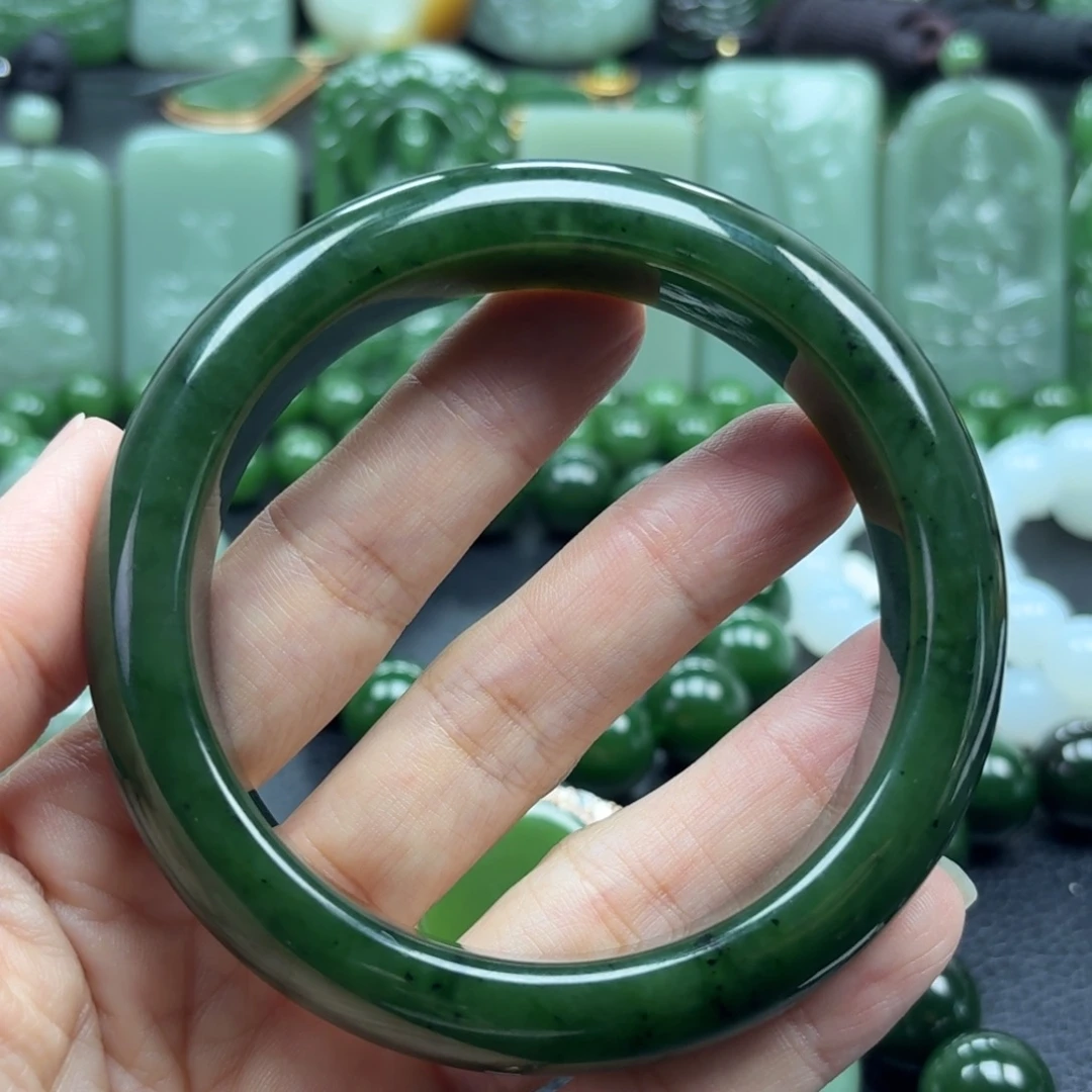 和田玉未镶嵌手镯