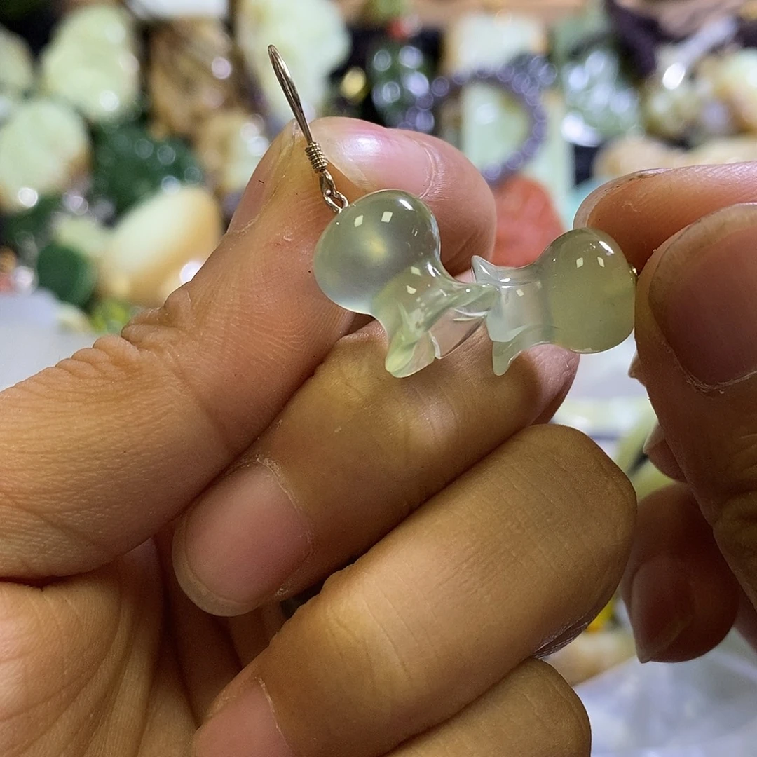 未镶嵌岫玉耳环一对