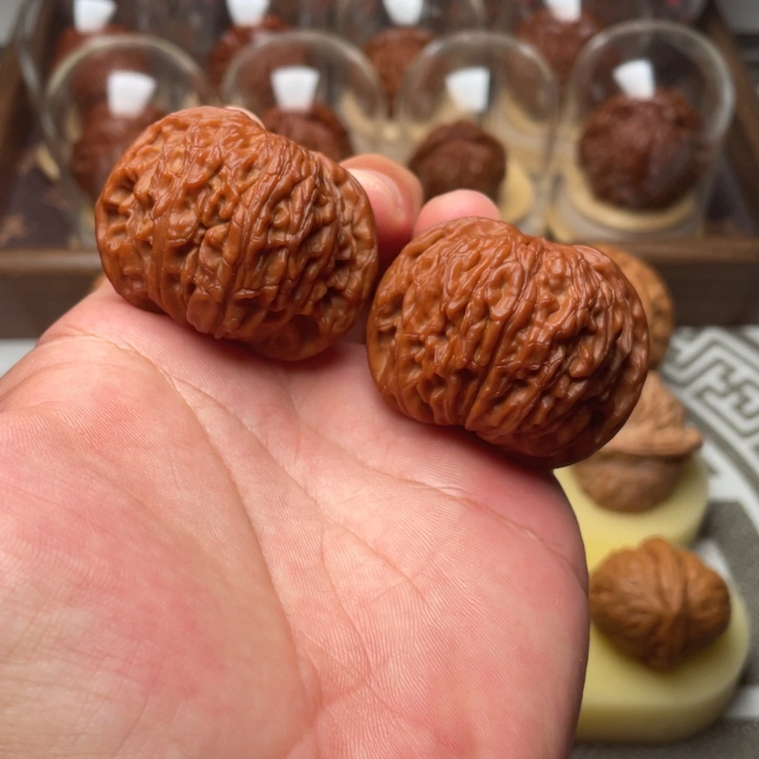 P***t文玩核桃吊坠43全品正磨