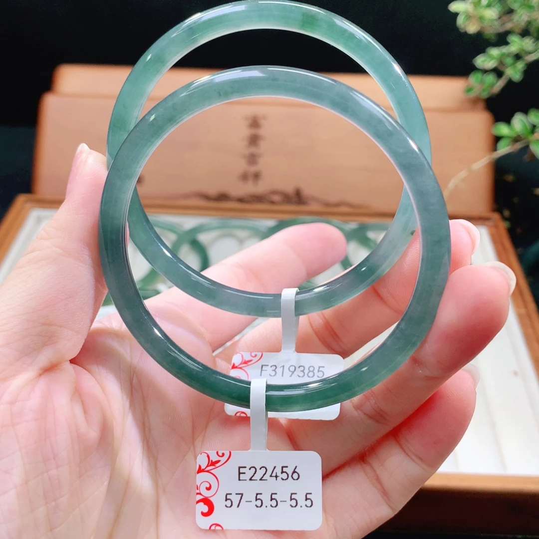 翡翠手镯（圆镯）未镶嵌