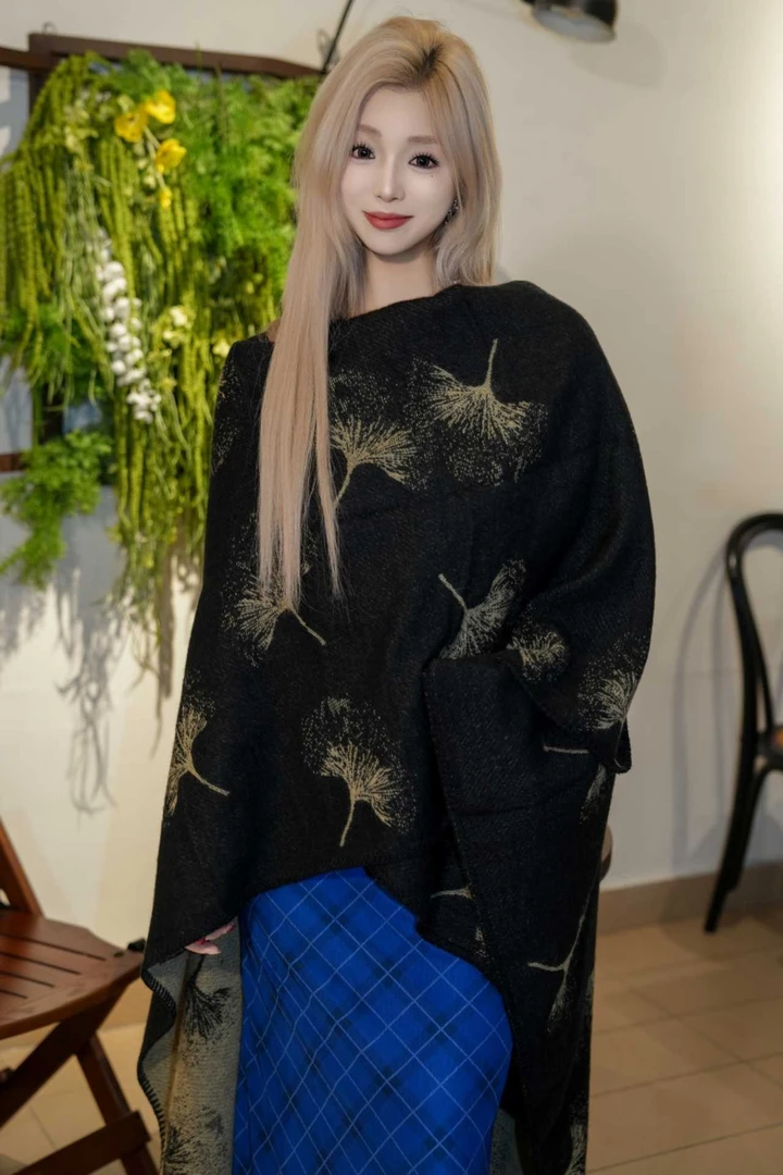 时尚百搭披肩秋冬外搭护颈波西米亚风流苏军旅风民族风长款双面