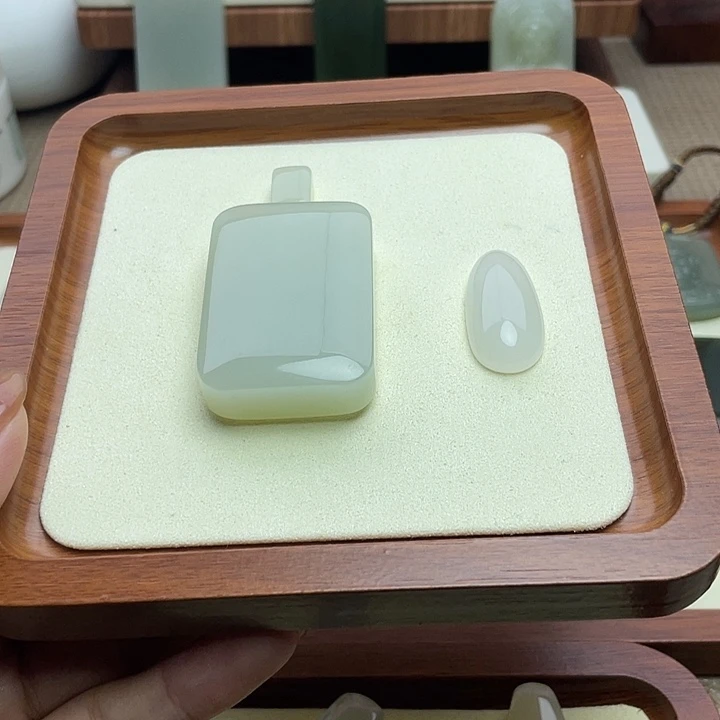 史***集颈饰未镶嵌和田玉