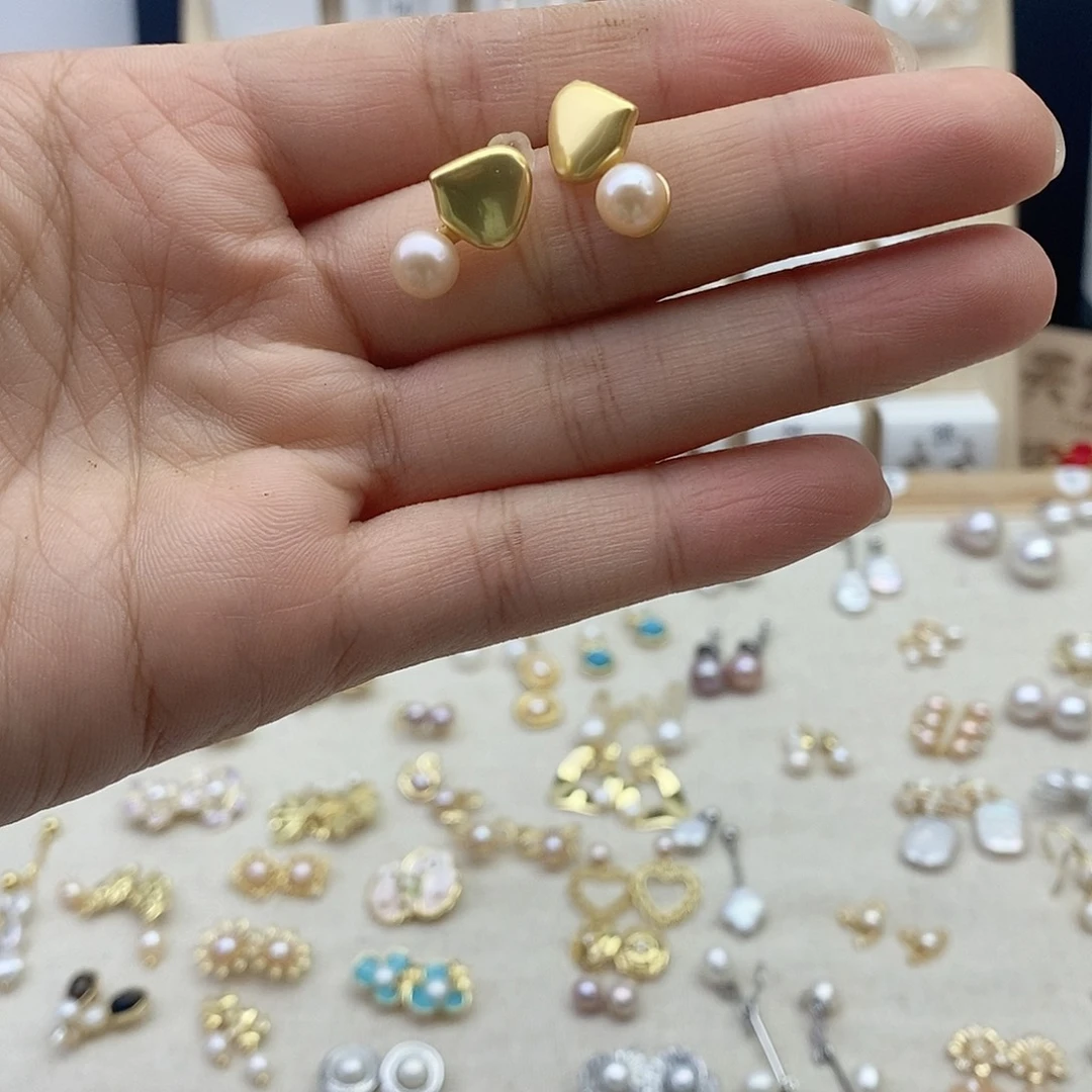 淡水珍珠耳饰未镶嵌