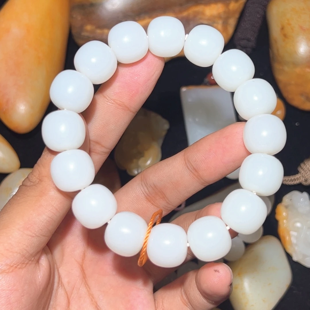 顺***利和田玉未镶嵌颈饰