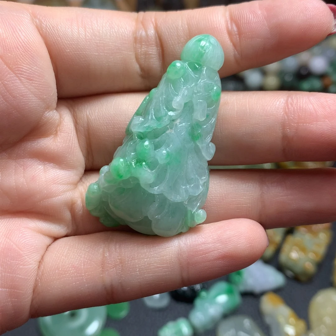 翡翠未镶嵌颈饰阳绿白菜
