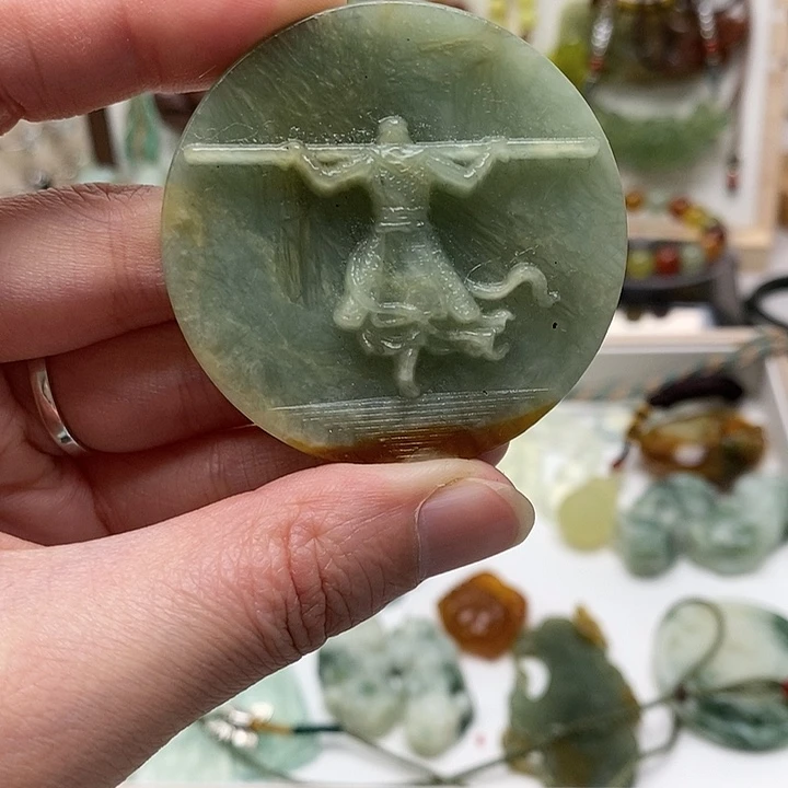 蛇纹石玉颈饰未镶嵌