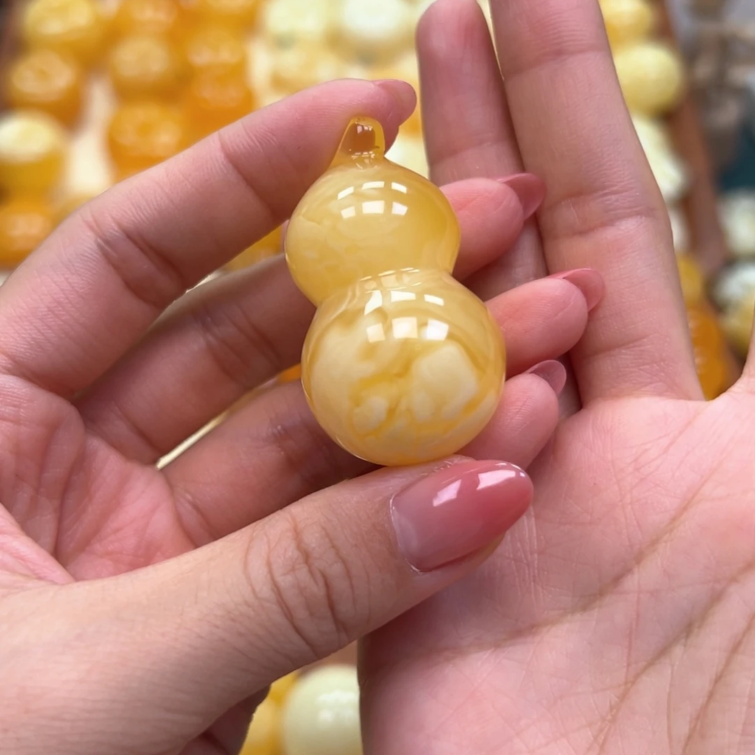 %***点琥珀未镶嵌颈饰蜜蜡