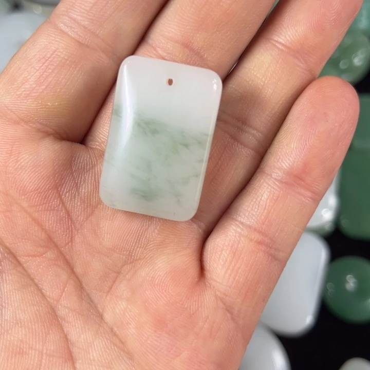 石英质玉未镶嵌颈饰