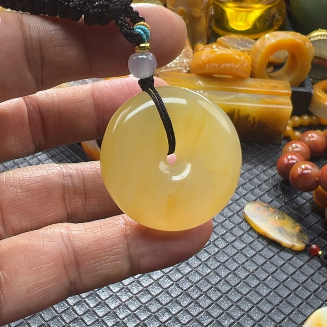 石英质玉未镶嵌颈饰