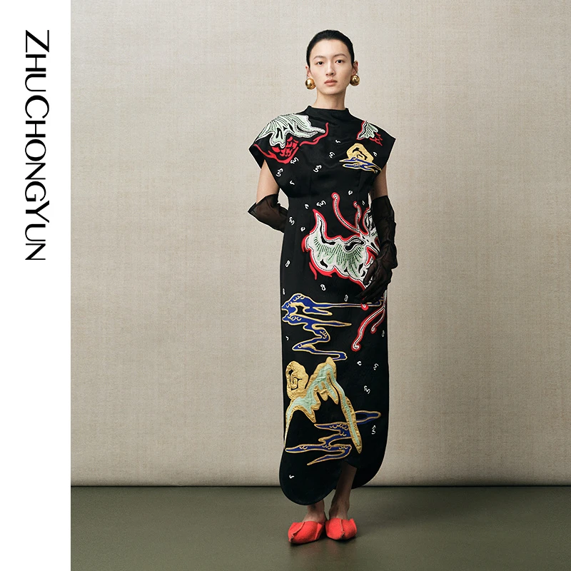 【苗系列 跳月亮】 ZHUCHONGYUN2025冬新款刺绣收腰连衣裙C1FZ43526