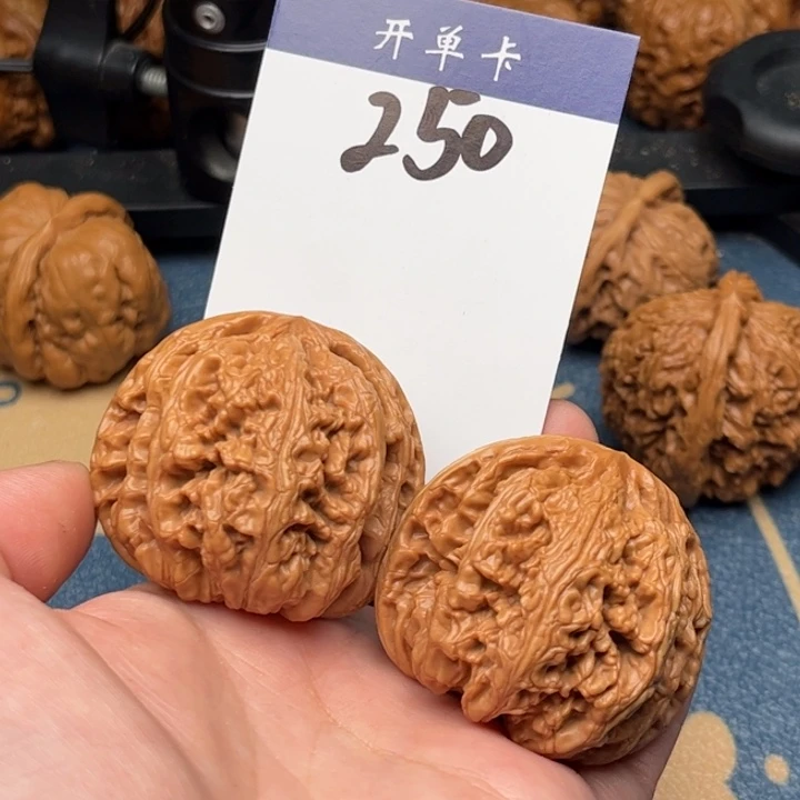 文玩核桃吊坠亿****?粗筋 45精修 250