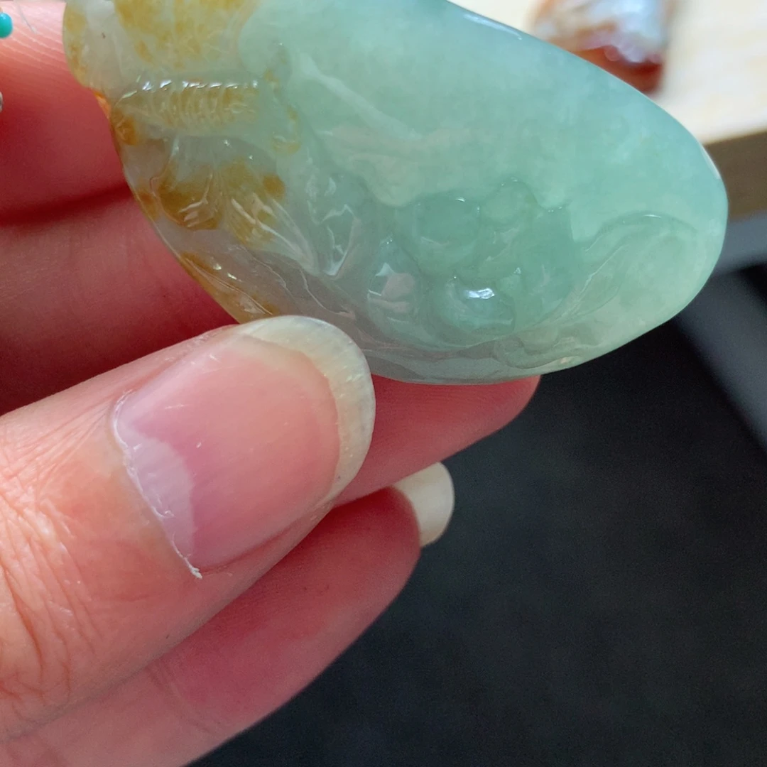 翡翠未镶嵌颈饰吊坠