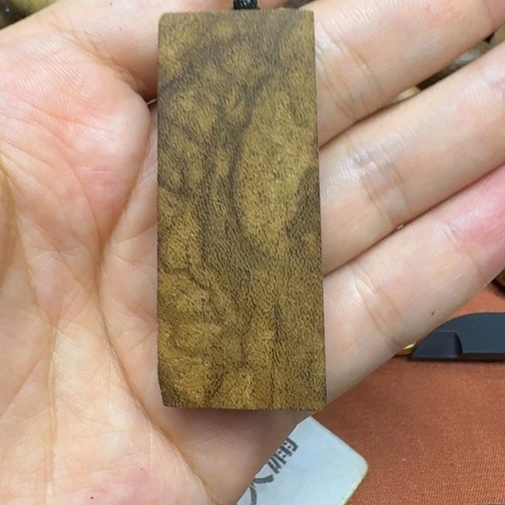 大叶紫檀（黑酸枝木类）