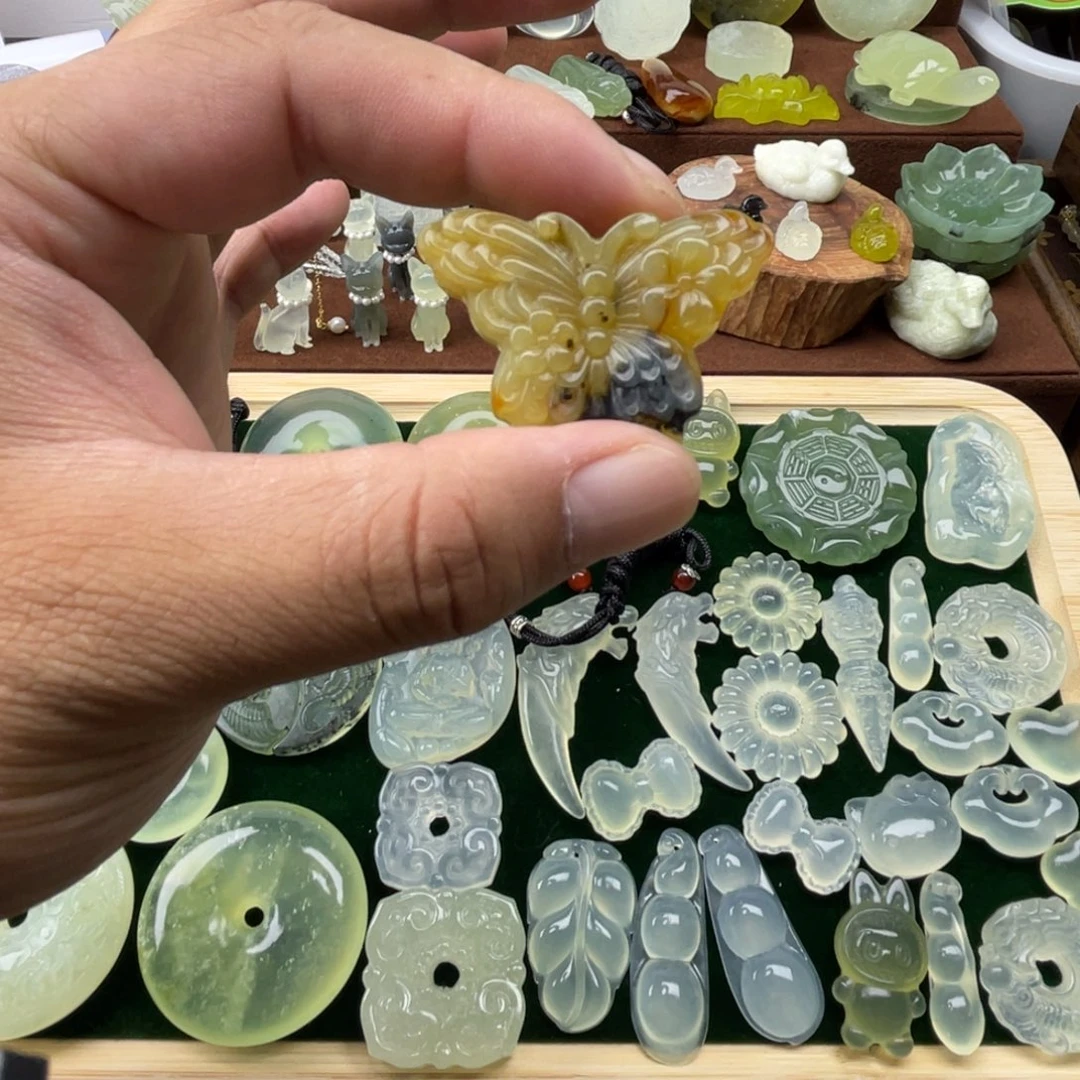 未镶嵌蛇纹石玉颈饰