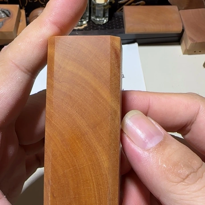 老山檀香横纹手把件约70g奶香