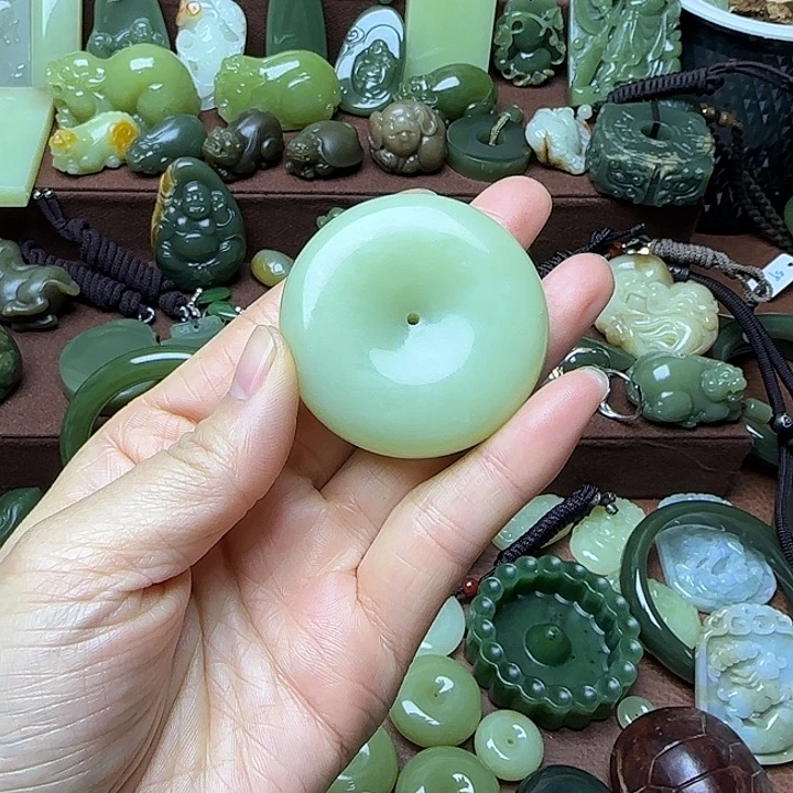 岫岩老玉（透闪石质玉）未镶嵌颈饰