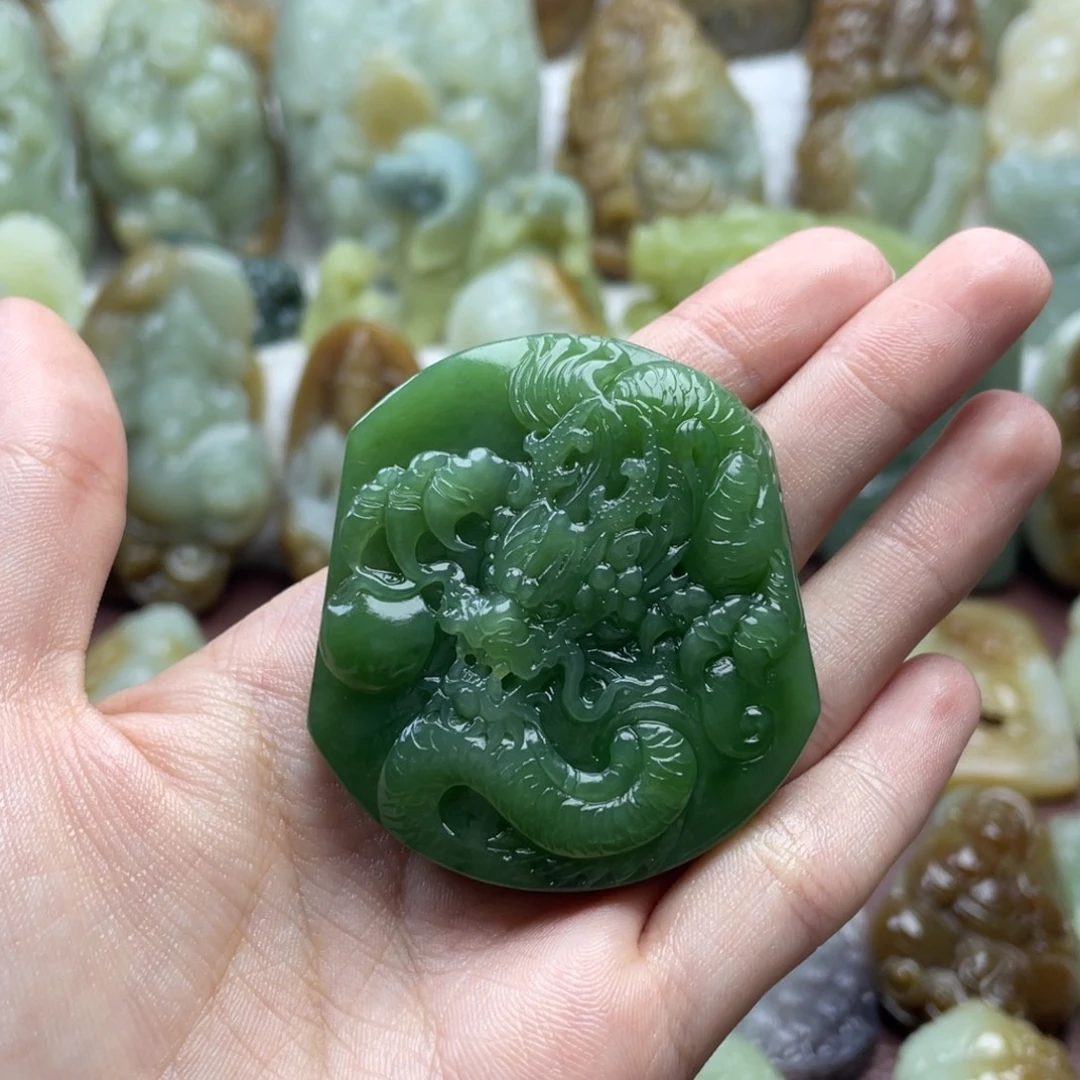 雷****和田玉未镶嵌颈饰