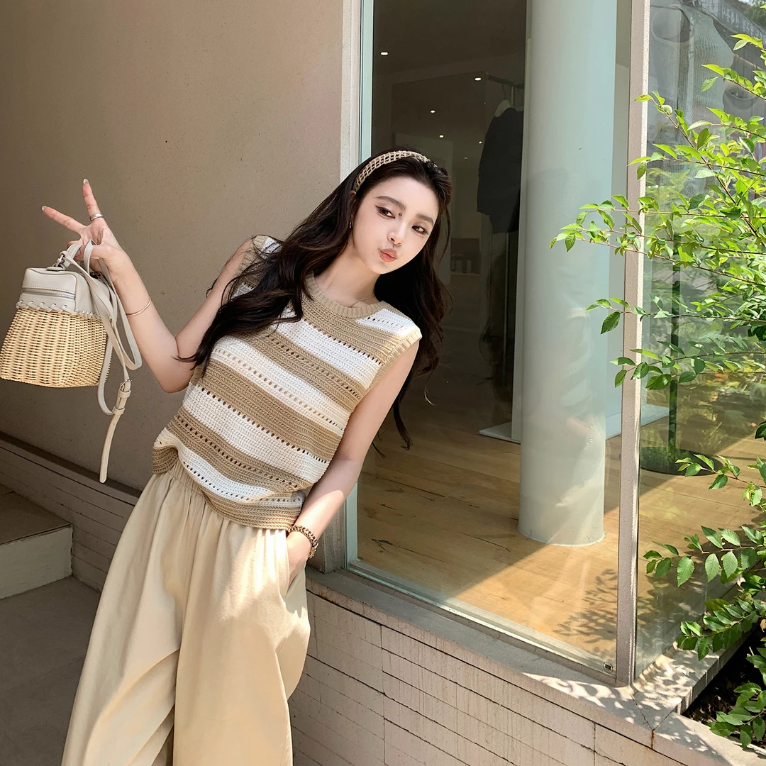 "海岛背心"心动瞬间！清爽莱赛尔亚麻 去班味风条纹挖肩小背心