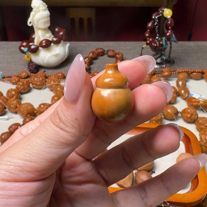 橄榄核吊坠金***8橄榄核雕刻吊坠