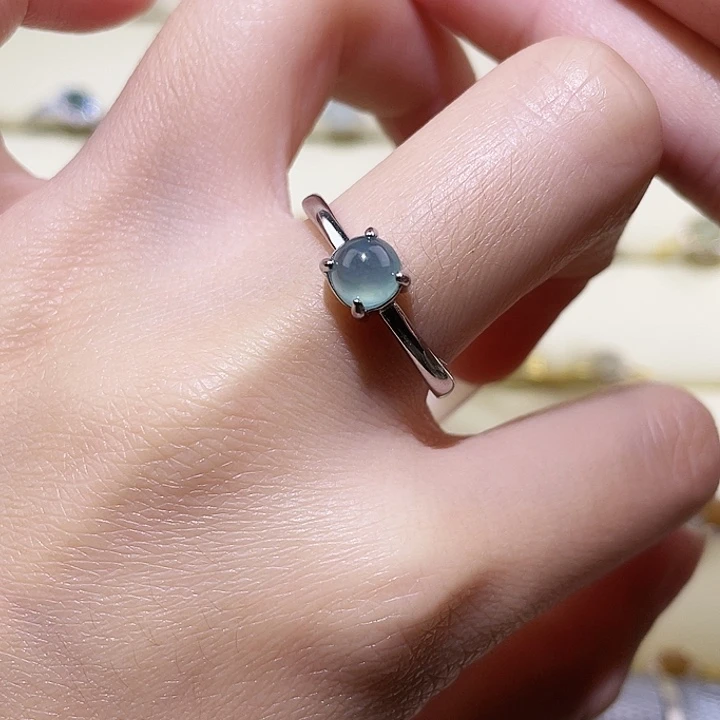 颈饰未镶嵌翡翠戒指