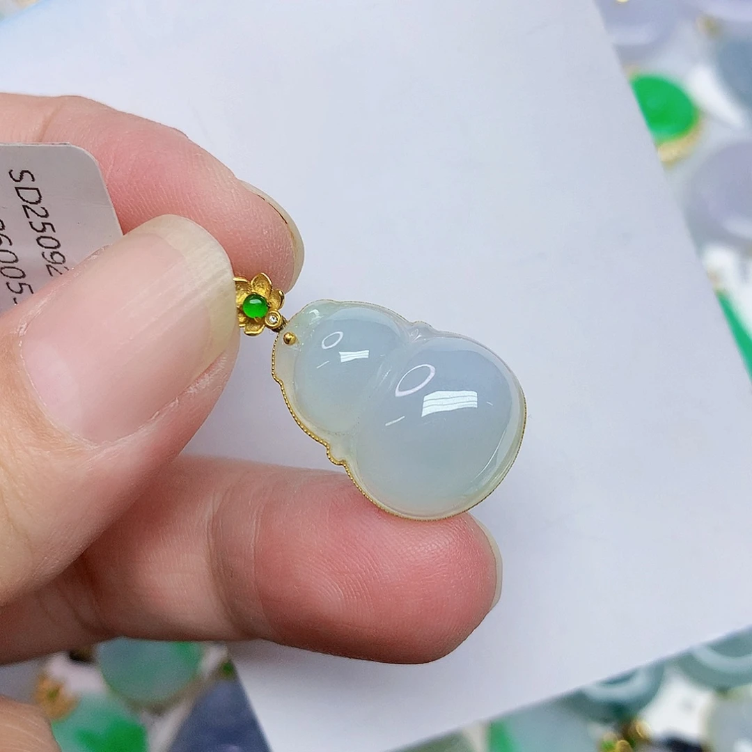 翡翠18K金镶嵌颈饰368843