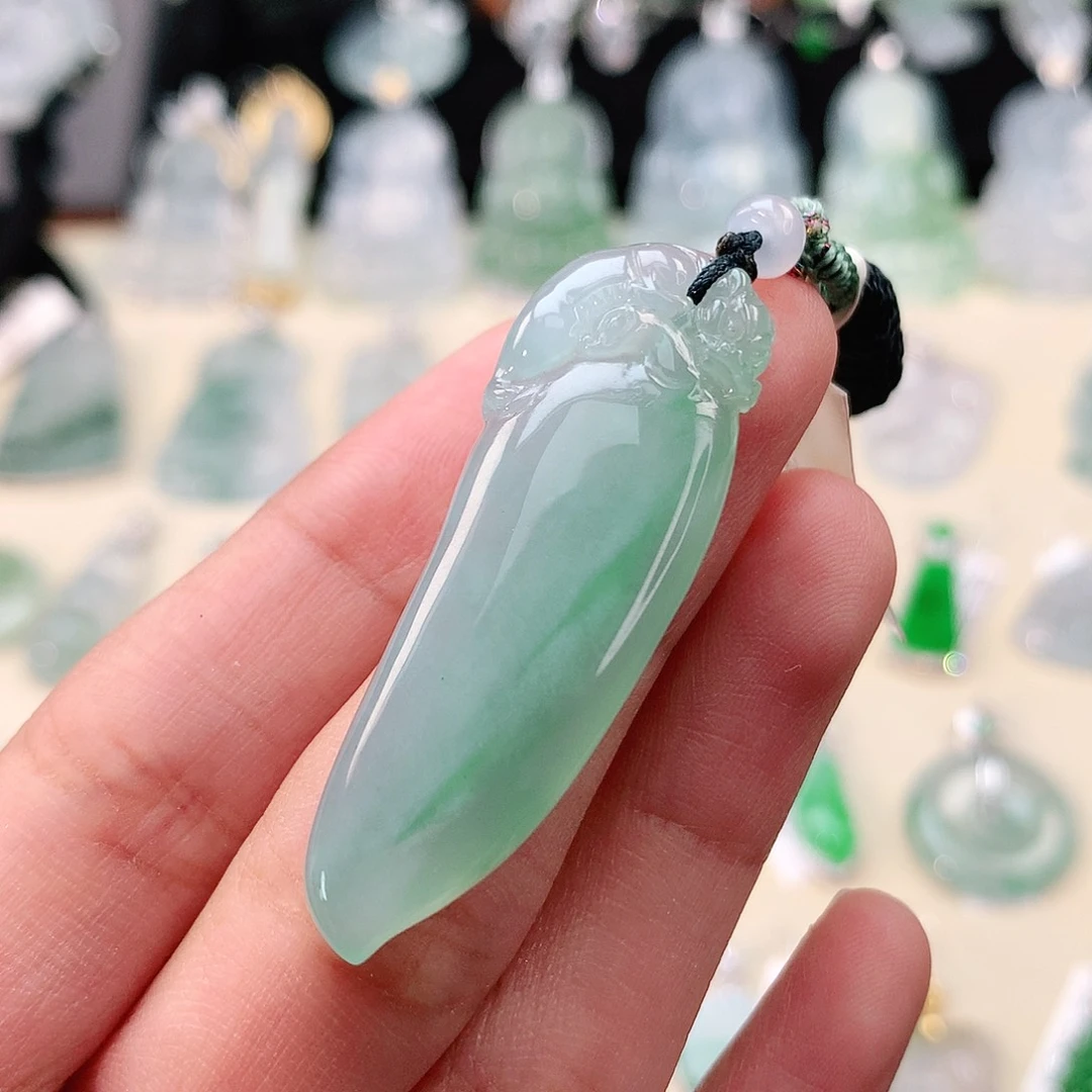 翡翠未镶嵌颈饰福瓜