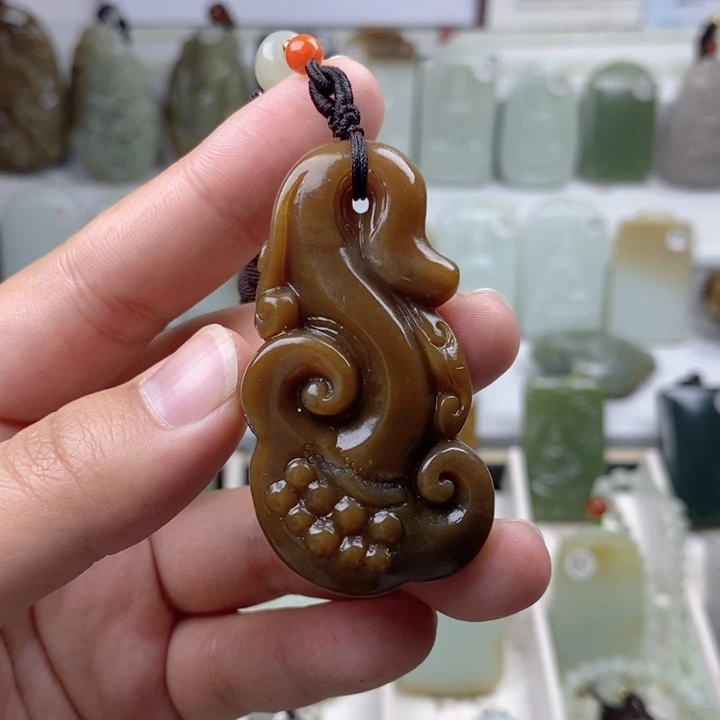 和田玉（糖玉）未镶嵌颈饰