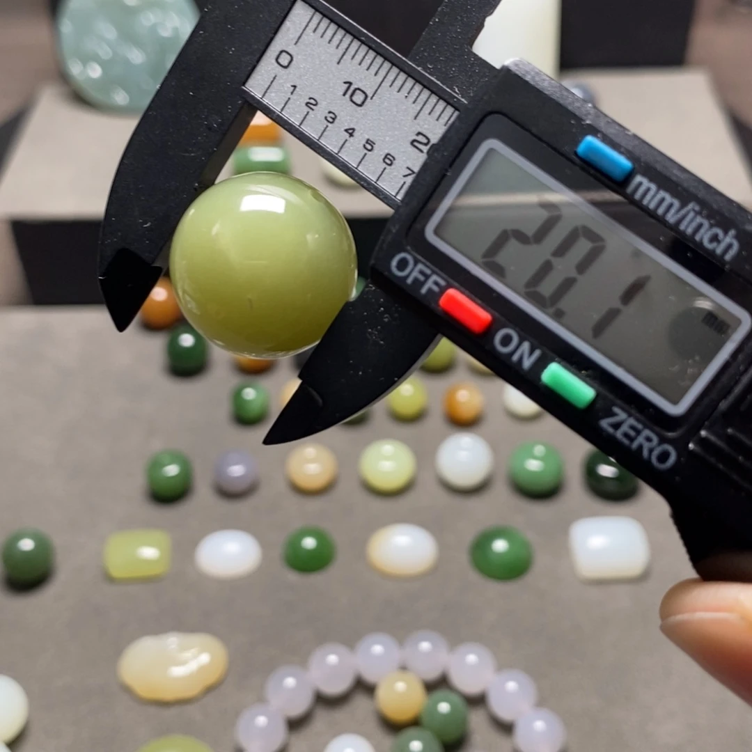 大***！和田玉未镶嵌颈饰