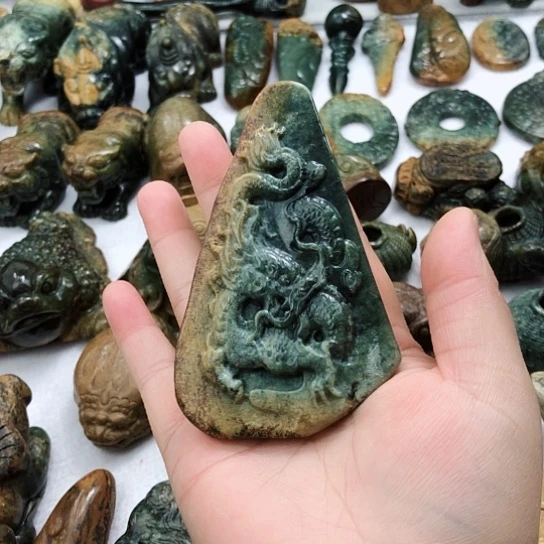 岫岩河磨玉（透闪石质玉）把件未镶嵌