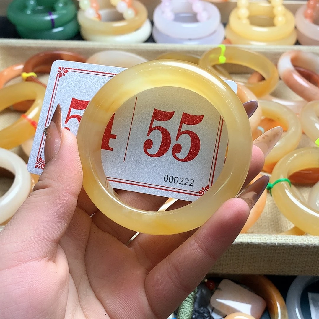 未镶嵌石英质玉（黄龙玉）手镯