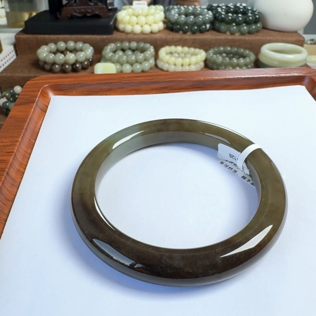 小***哟和田玉（糖玉）手镯未镶嵌