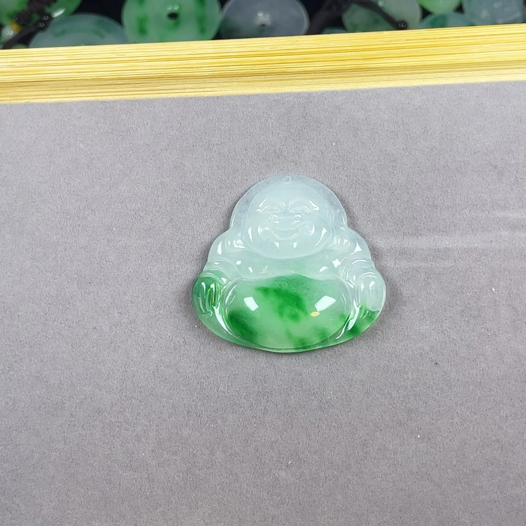 翡翠未镶嵌颈饰瑕疵