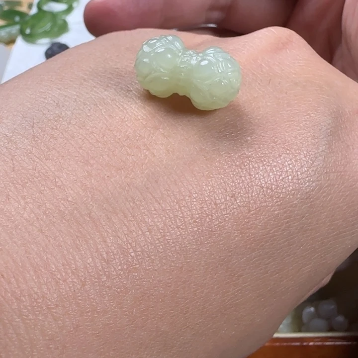 和田玉未镶嵌颈饰定制
