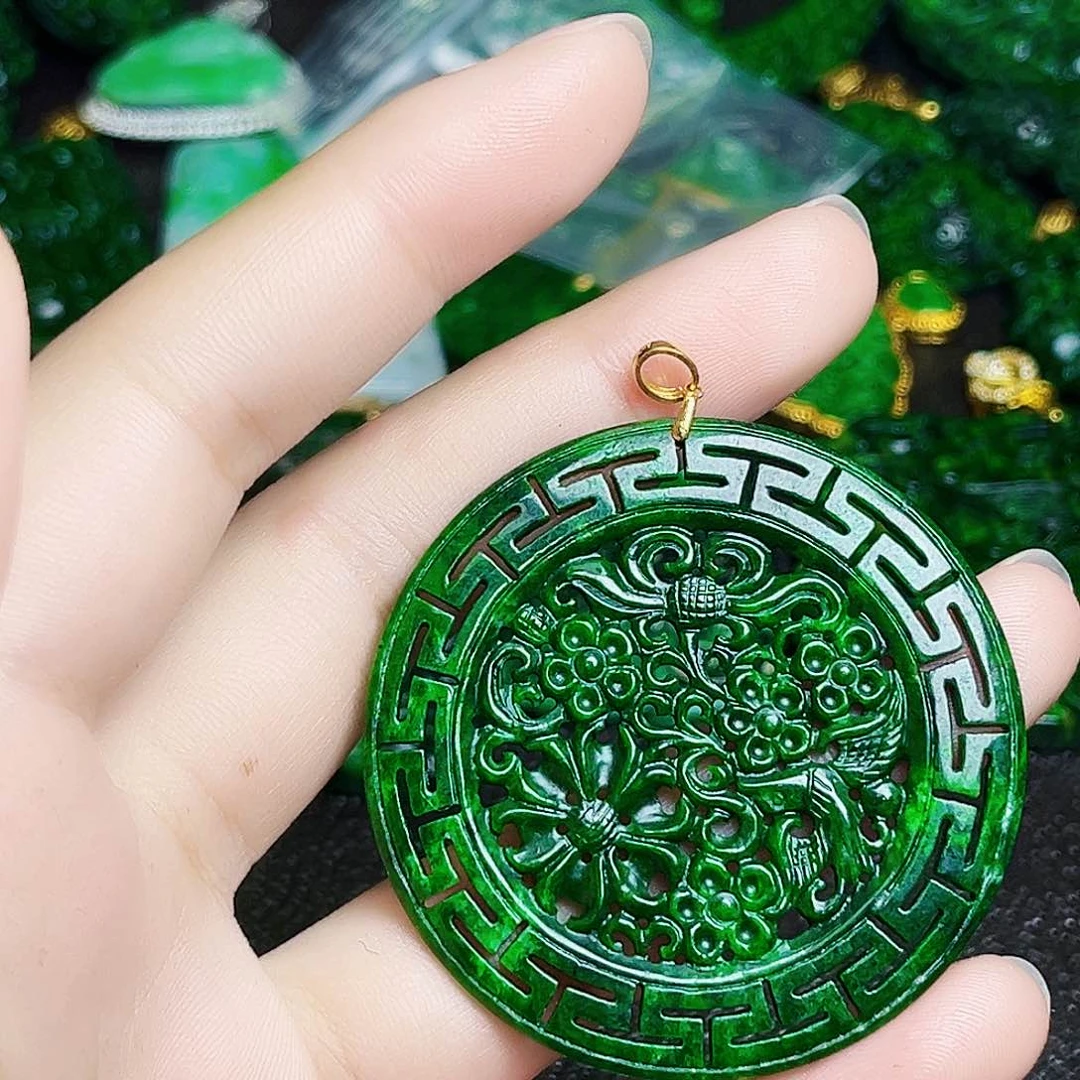 颈饰18K金镶嵌翡翠多样性