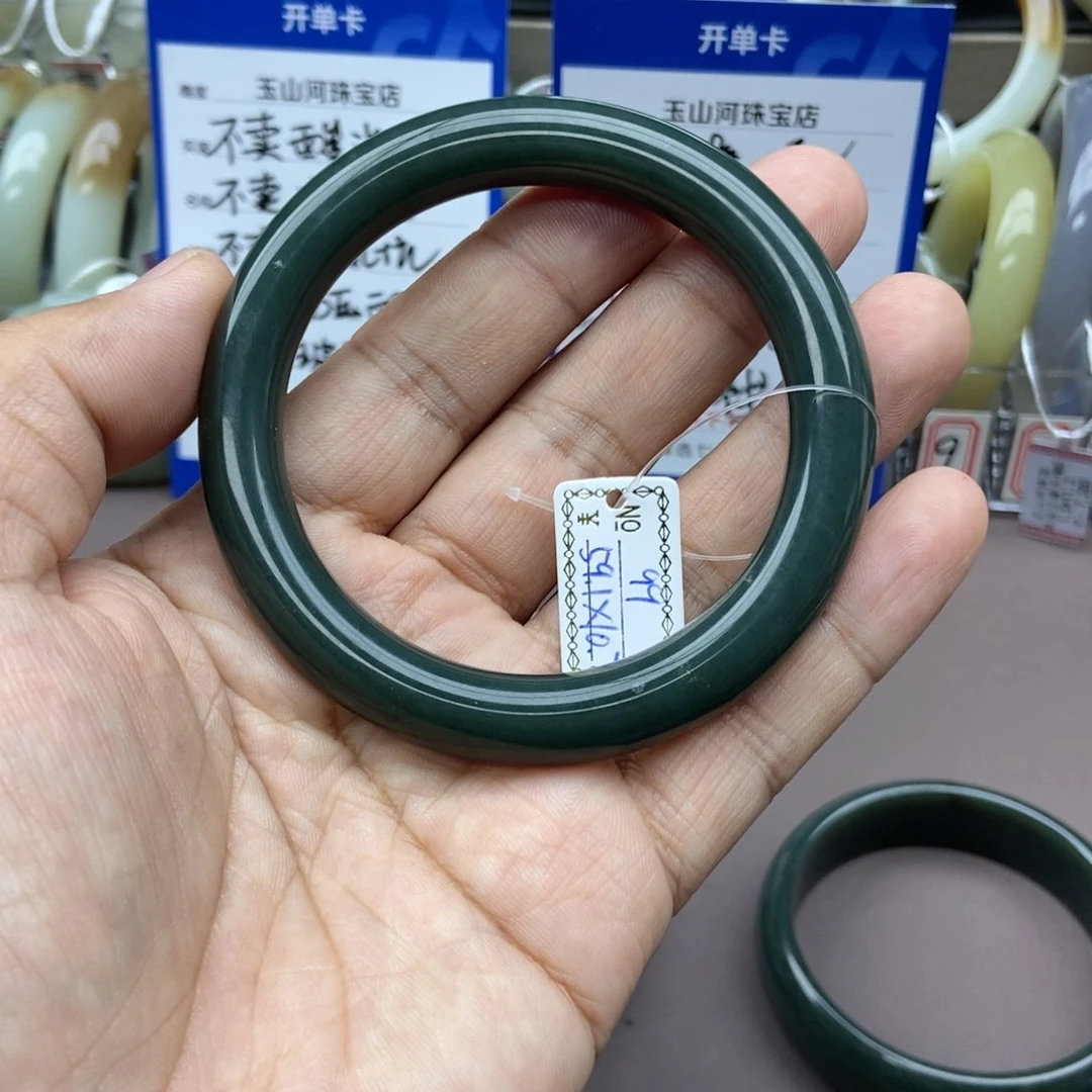 和田玉手镯未镶嵌脸****?