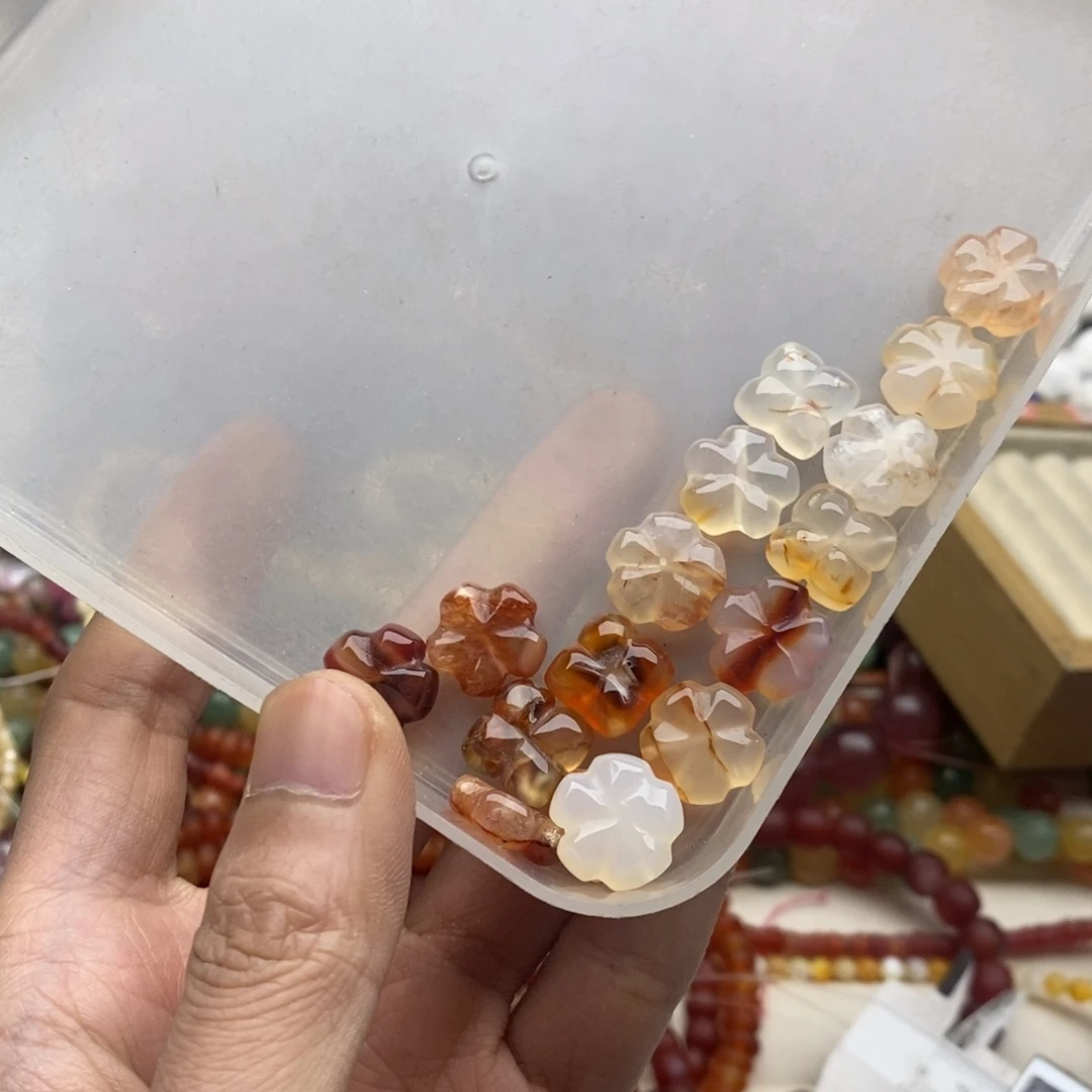 玛瑙/玉髓未镶嵌珠宝半成品四个天然14mm玛瑙雕刻花五瓣花