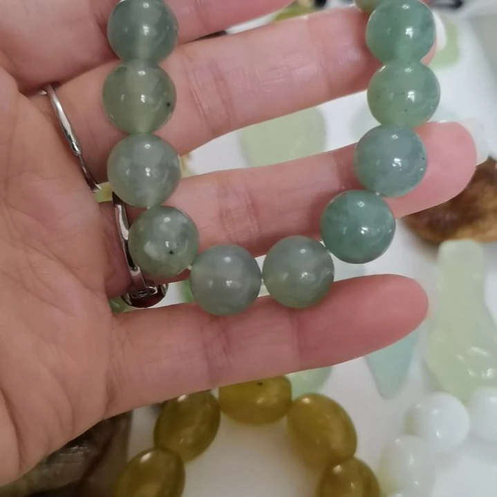 蛇纹石玉未镶嵌吊坠