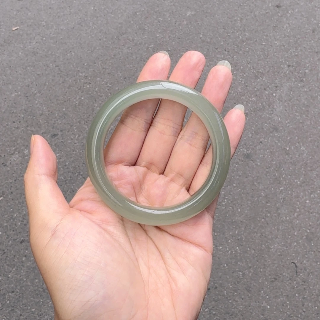 秋***茶石英质玉未镶嵌手镯