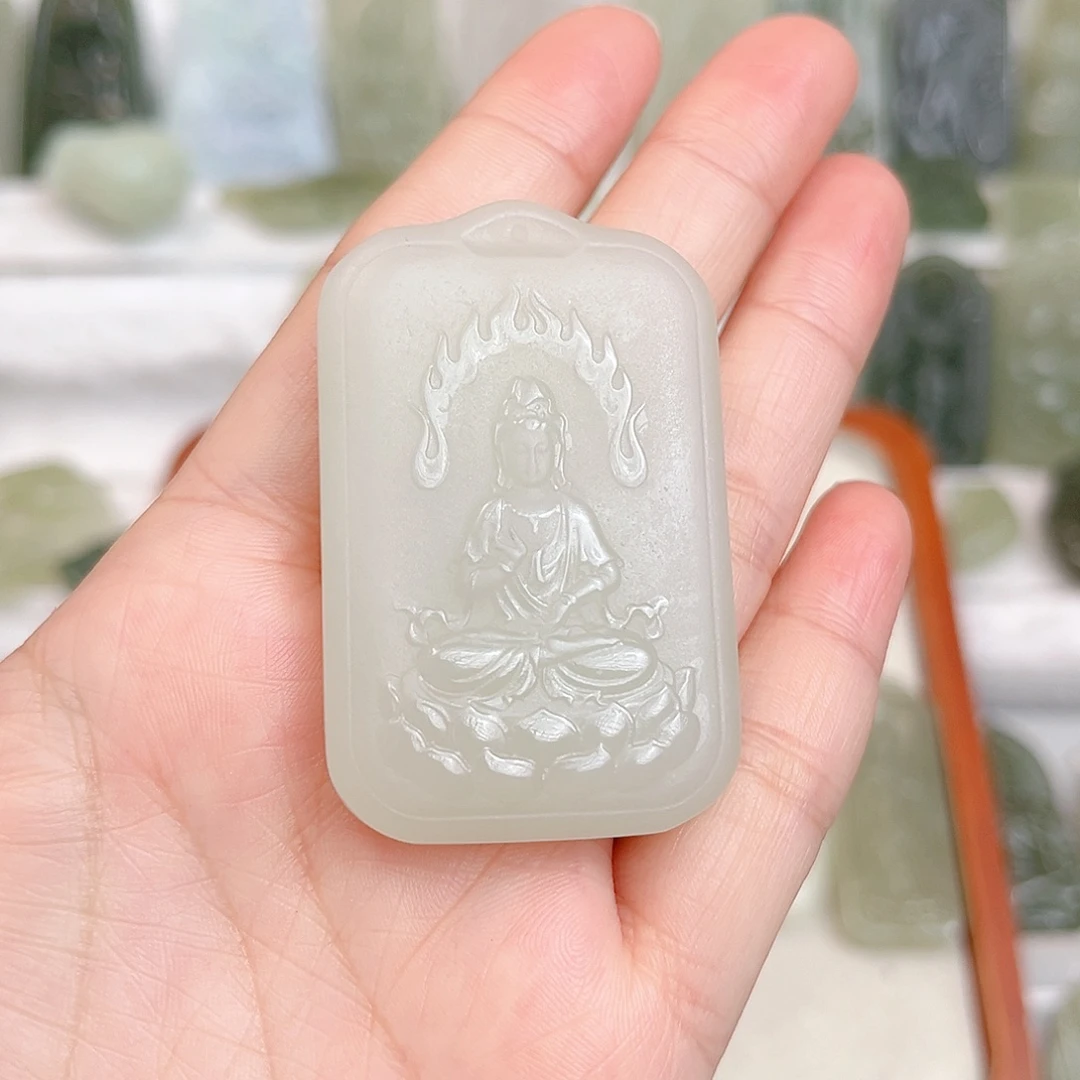 蔚***空和田玉未镶嵌颈饰