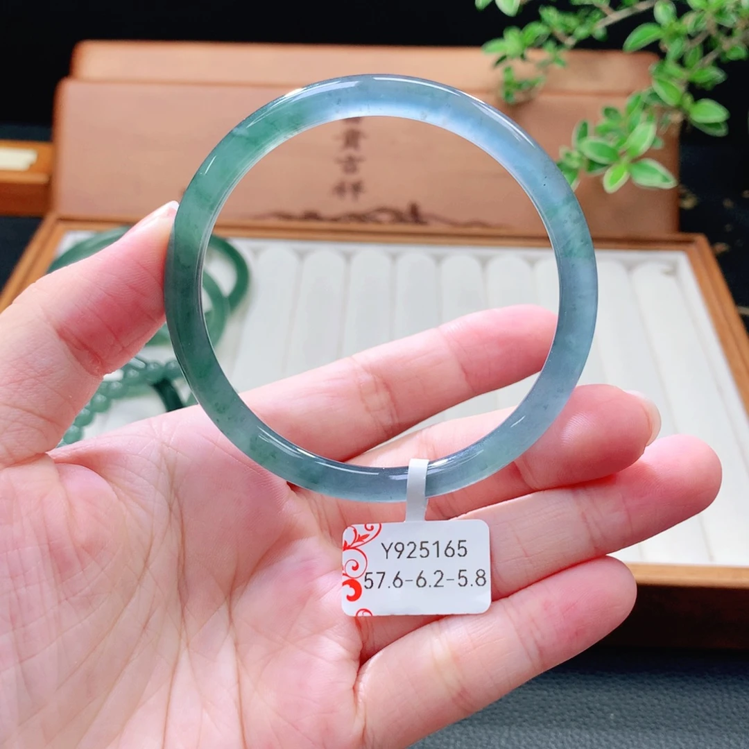 翡翠未镶嵌手镯（圆镯）