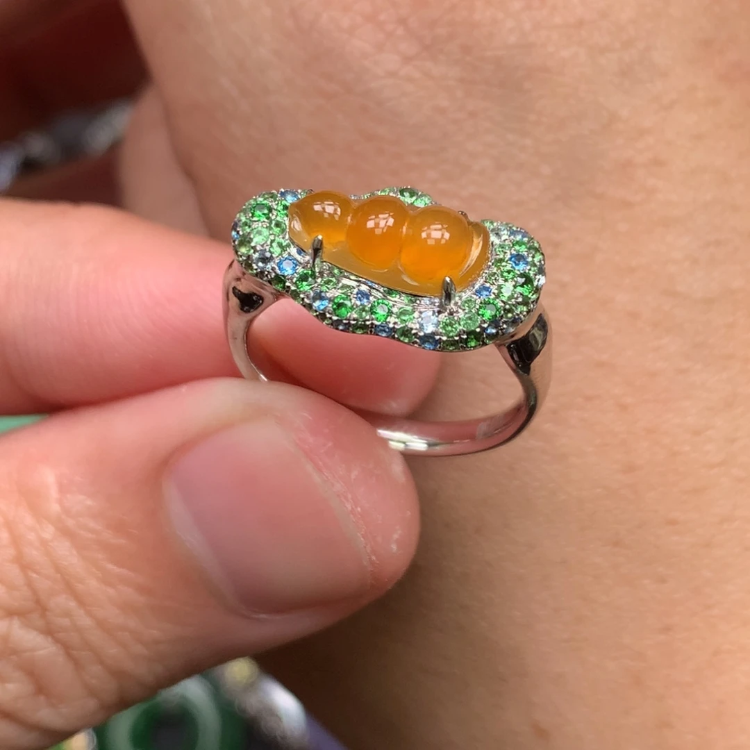 翡翠18K金镶嵌戒指