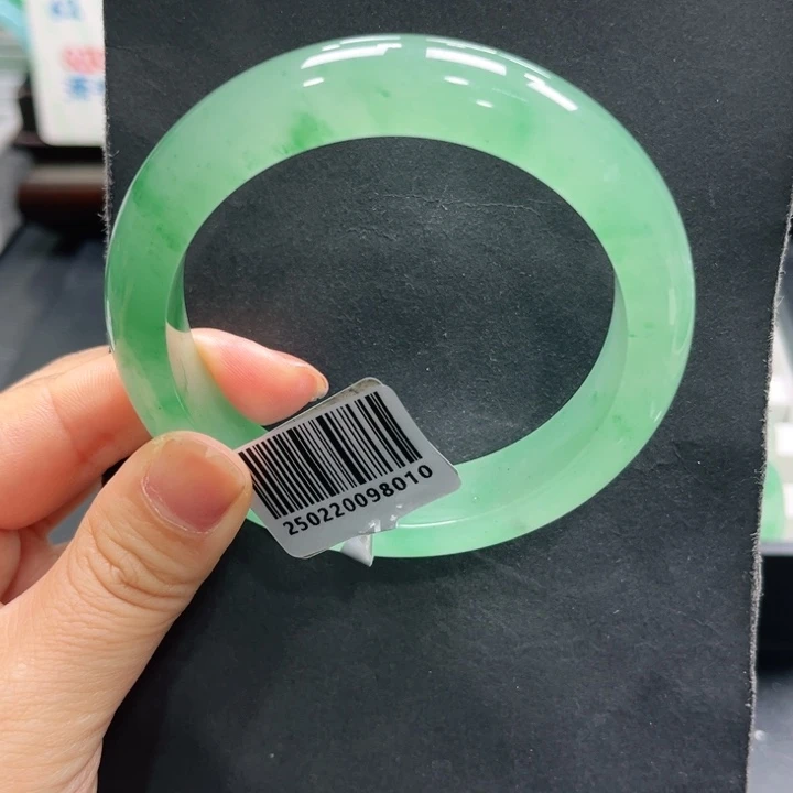 石英质玉（非洲翠）未镶嵌手镯